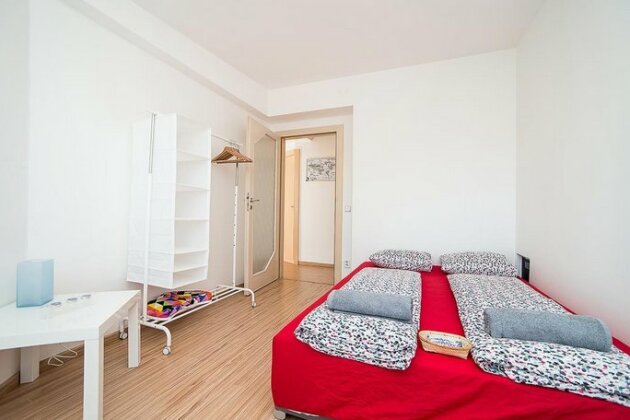 Castle View Apartment with 3 Balconies Ideal for Groups by easyBNB - Photo3