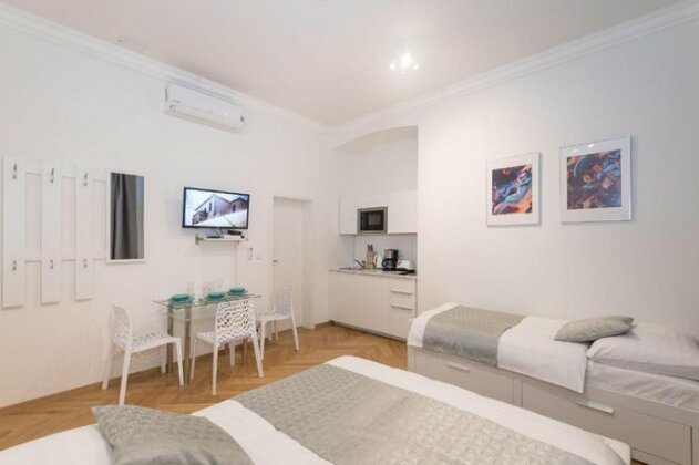 Central Superior Apartments and Suites - Photo3
