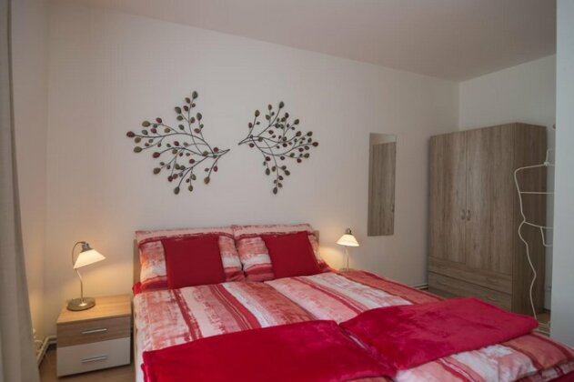 Cozy 2 bedroom Apt with Garden close to Prague Castle - Photo4