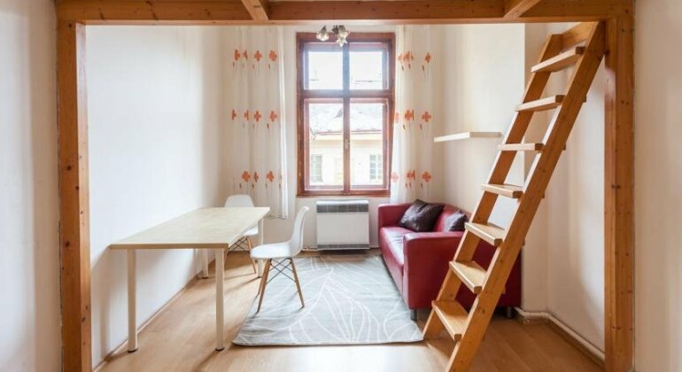 Cozy Small Apartment Mala Strana - Photo4