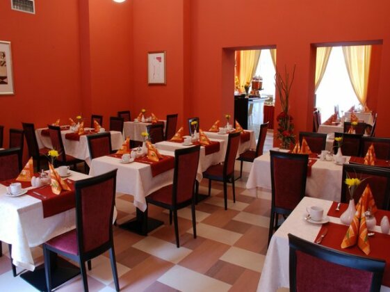 EA Embassy Prague Hotel - Photo2