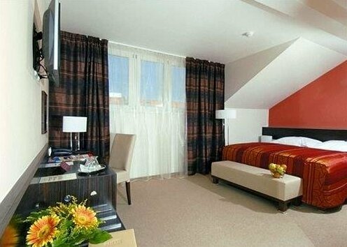 EA Hotel Manes - Photo4