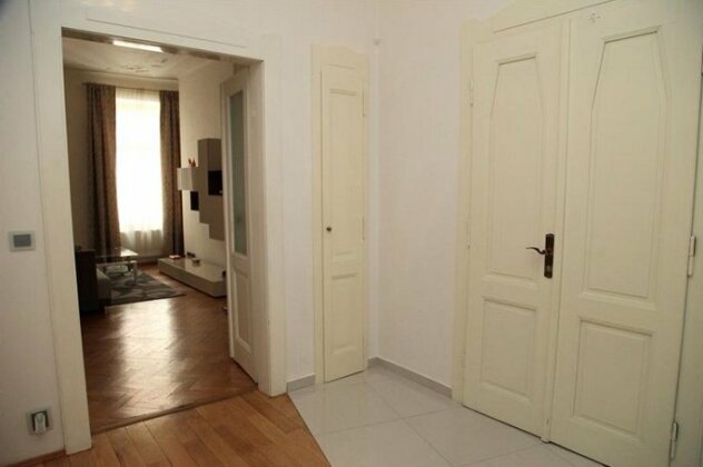 Fully Equipped Central Spacious Apt - Photo2
