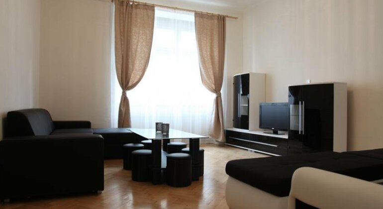 Golden Karlin Apartment - Photo5