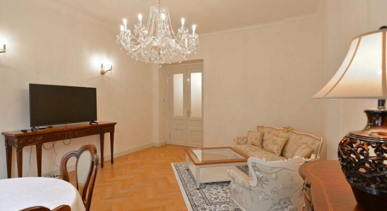 Gorgeous apartment on U Milosrdnych - Photo3