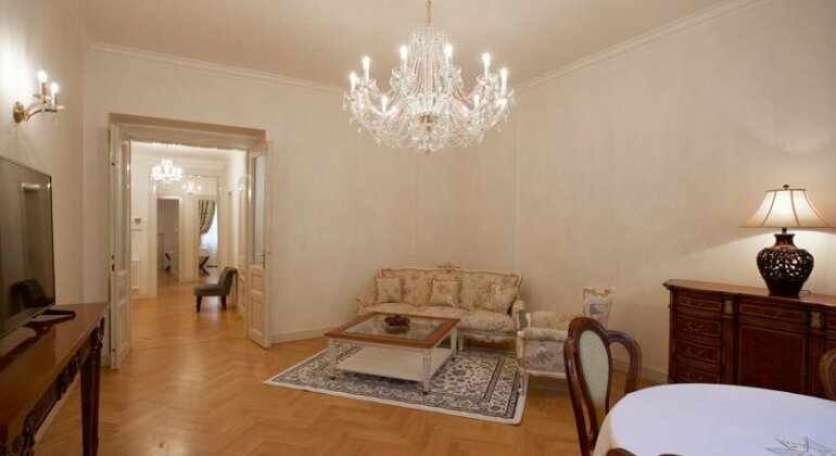 Gorgeous apartment on U Milosrdnych - Photo4