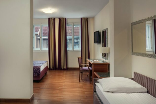 Hotel Galileo Prague - Photo4
