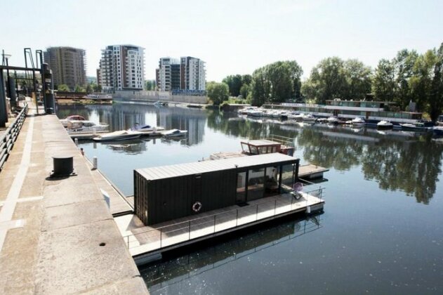 Houseboat / Unique floating house