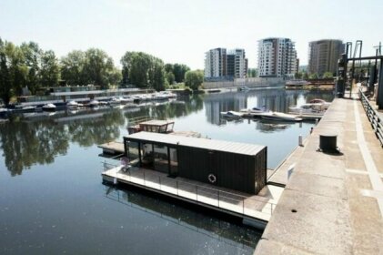 Houseboat / Unique floating house