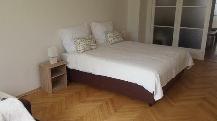 Large Apartment 1min Walk to Metro Andel by easyBNB