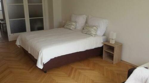 Large Apartment 1min Walk to Metro Andel by easyBNB