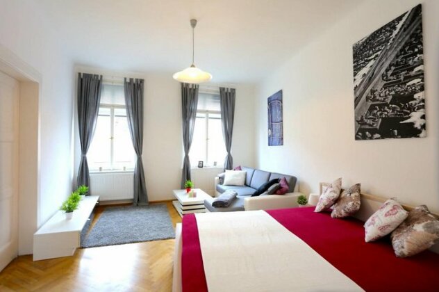 Large Wenceslas Square Apartment for 10 guests - Photo3