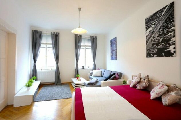 Large Wenceslas Square Apartment for 10 guests - Photo3