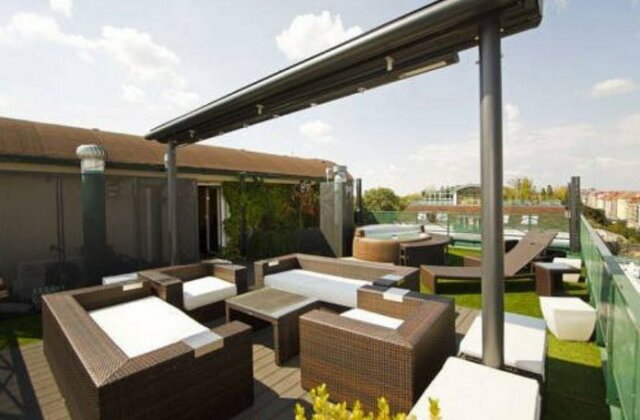 Luxury Penthouse with a Rooftop Jacuzzi - Photo3