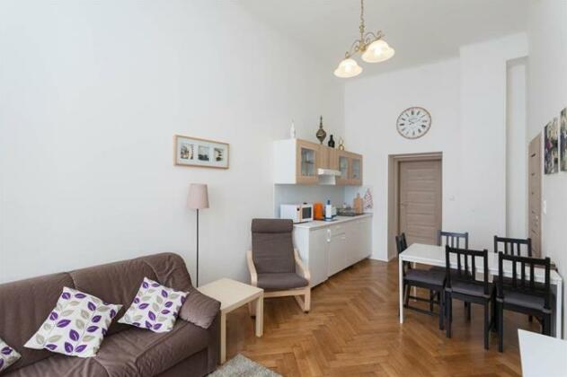 Preslova Nineteen - Photo2