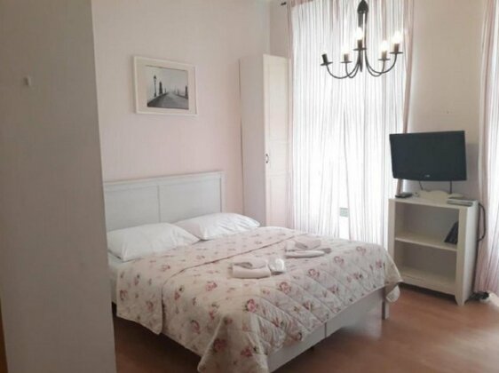 Studio on Wenzigova - Photo2