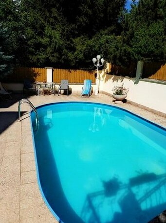 Sunny apartment with swimming pool Prague - Photo2