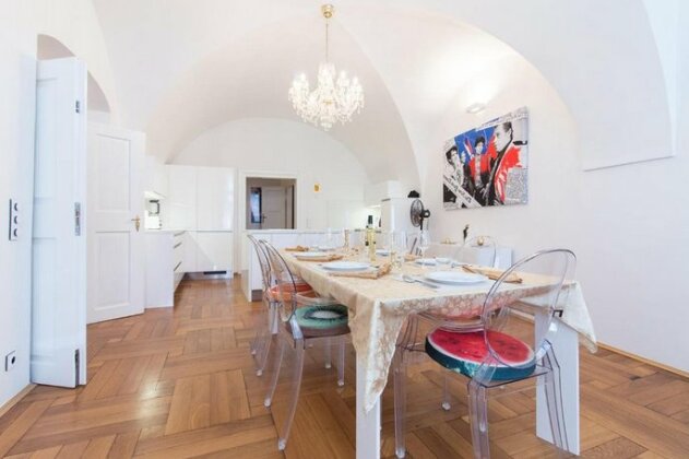 The Bulletproof Apartment Luxury and History in Prague Center by easyBNB - Photo3