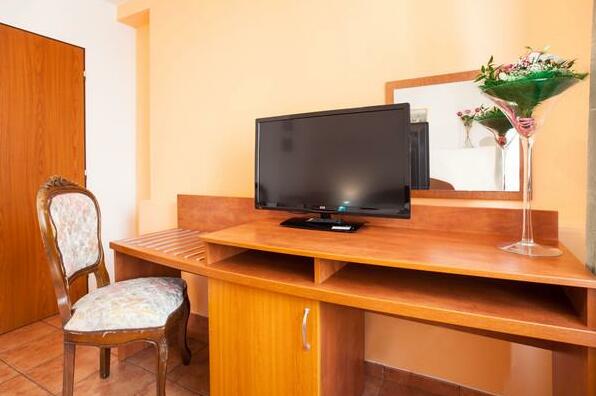 Two bedroom apartment in nice location - Photo4