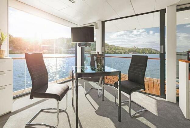 VIPliving Houseboat - Photo5