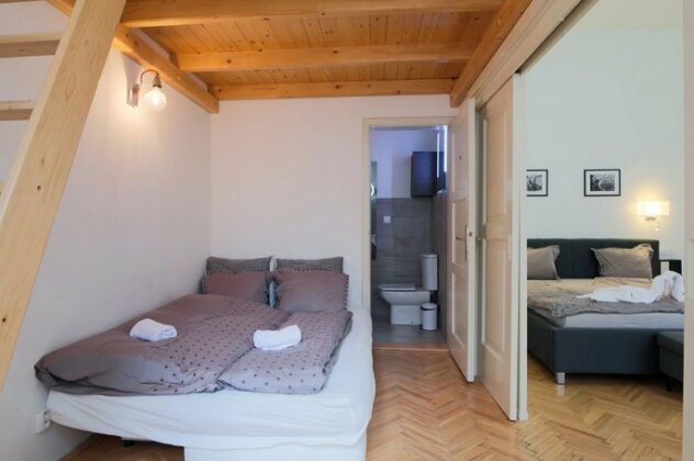 Wenceslas Apartment For 10 With Ac - Photo2