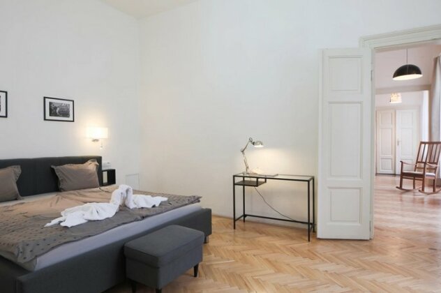 Wenceslas Apartment For 10 With Ac - Photo4