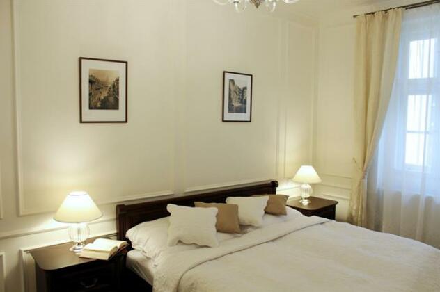 White & Gray Apartments - Photo2