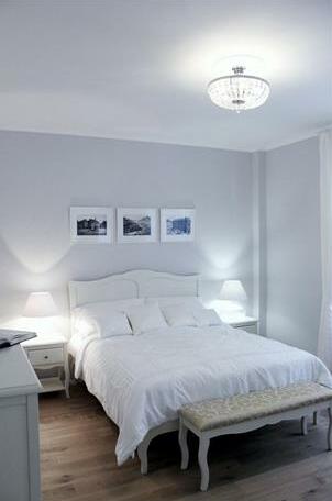 White & Gray Apartments - Photo3