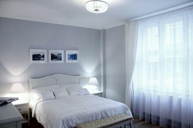 White & Gray Apartments - Photo4