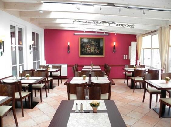 Landgasthof-Hotel-Maximilian - Photo2