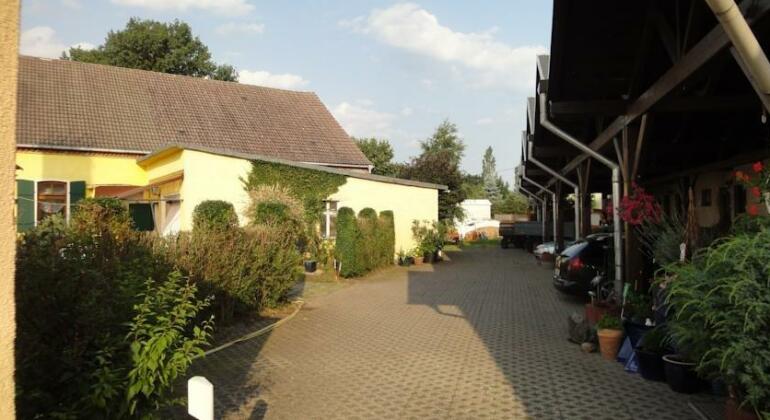 Schroder's Motel in Dobrichau - Photo2