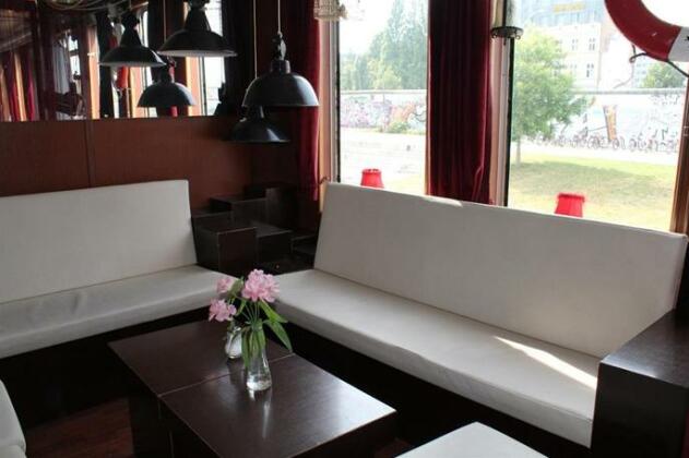 Eastern & Western Comfort Hostelboat - Photo2