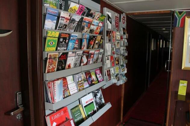 Eastern & Western Comfort Hostelboat - Photo5