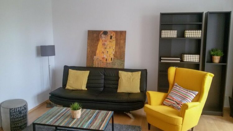 Heart of Mitte Apartment - Photo3