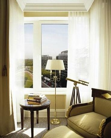 The Ritz-Carlton Berlin - Photo3