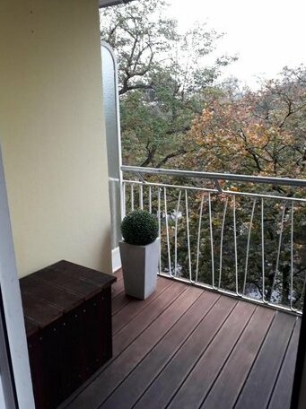 Modern City Apartment with balcony and nice parc view - Photo3