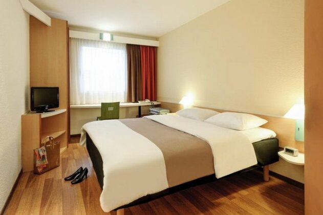 Ibis Hotel Koln Airport - Photo2