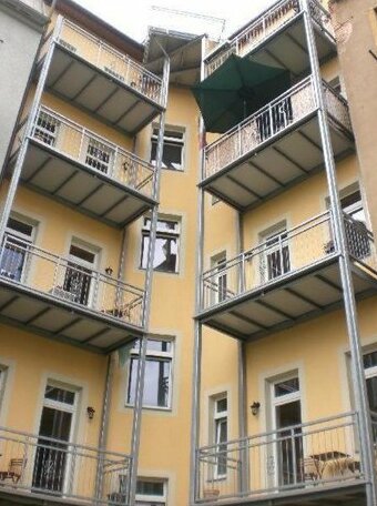 3-Raum-Fewo-Dresden-Zentrum-Balkon-Blick-Auf-Altstadt-L10