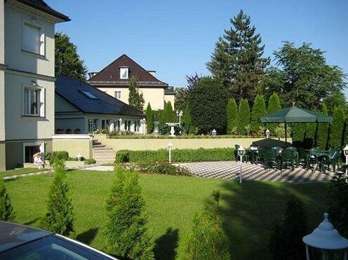 Hotel Villa am Waldschlosschen - Photo2