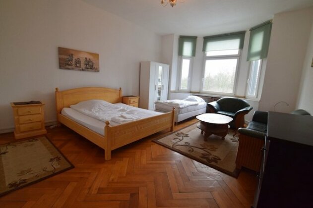 Tolstov-Hotels Large 3 1/2 Room Apartment - Photo2