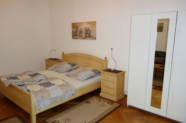 Tolstov-Hotels Large 3 1/2 Room Apartment - Photo4