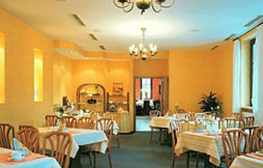 Deckert's Hotel & Restaurant - Photo3