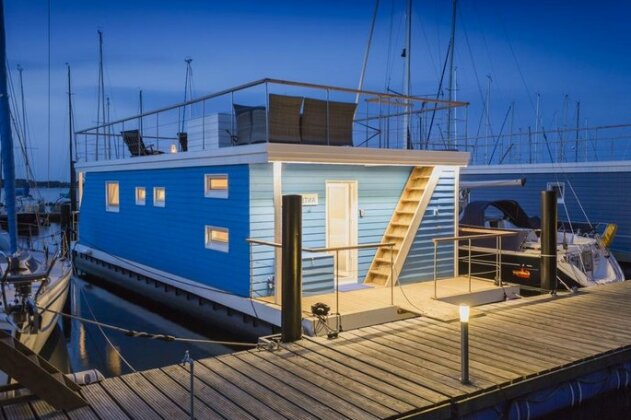 Ferienhaus auf dem Wasser - Hausboot Antje Frieda