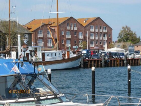 Hafenidylle-Orth-auf-Fehmarn - Photo2