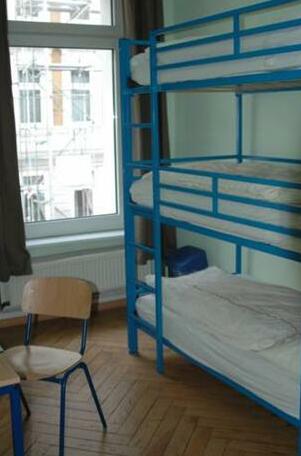 Buch-Ein-Bett Hostel - Photo4