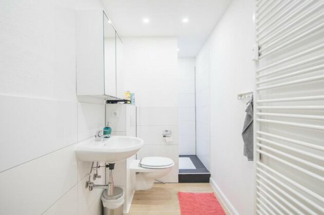 Stylish 2 Room Apartment +new bathroom & kitchen - Photo4