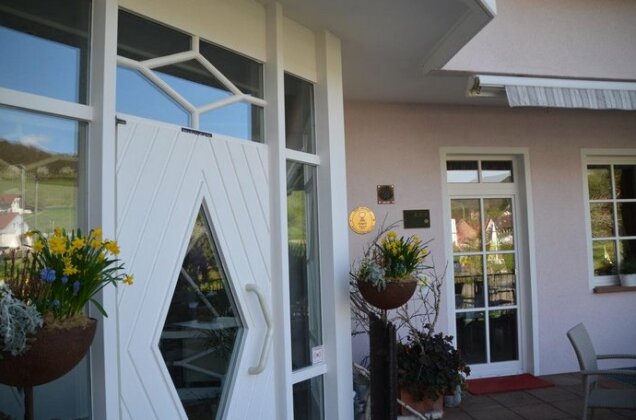 Castell Hotel & Restaurant - Photo2
