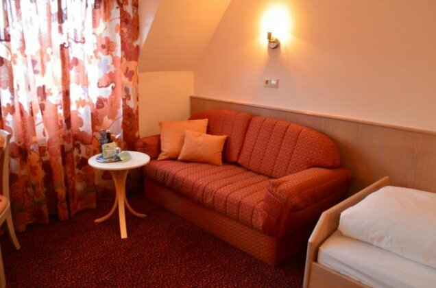 Castell Hotel & Restaurant - Photo3