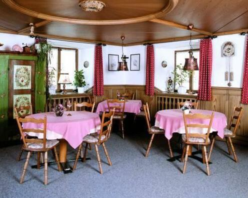 Adler Post - Photo2