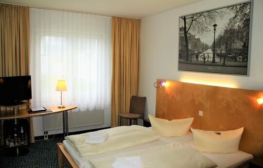 Check Inn Hotel Merseburg - Photo2